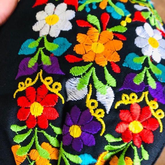 Mexican Embroidered Face Mask Floral Puebla Fiesta - Picture 5 of 6